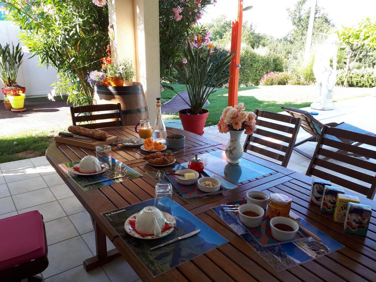 La Chenaie Bed & Breakfast Sainte-Marthe  ภายนอก รูปภาพ